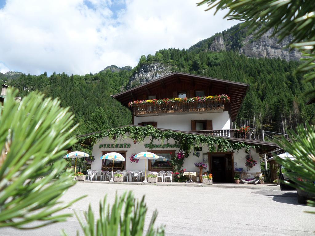 Affittacamere Pizzeria Marmolada 로카 피에토레 외부 사진